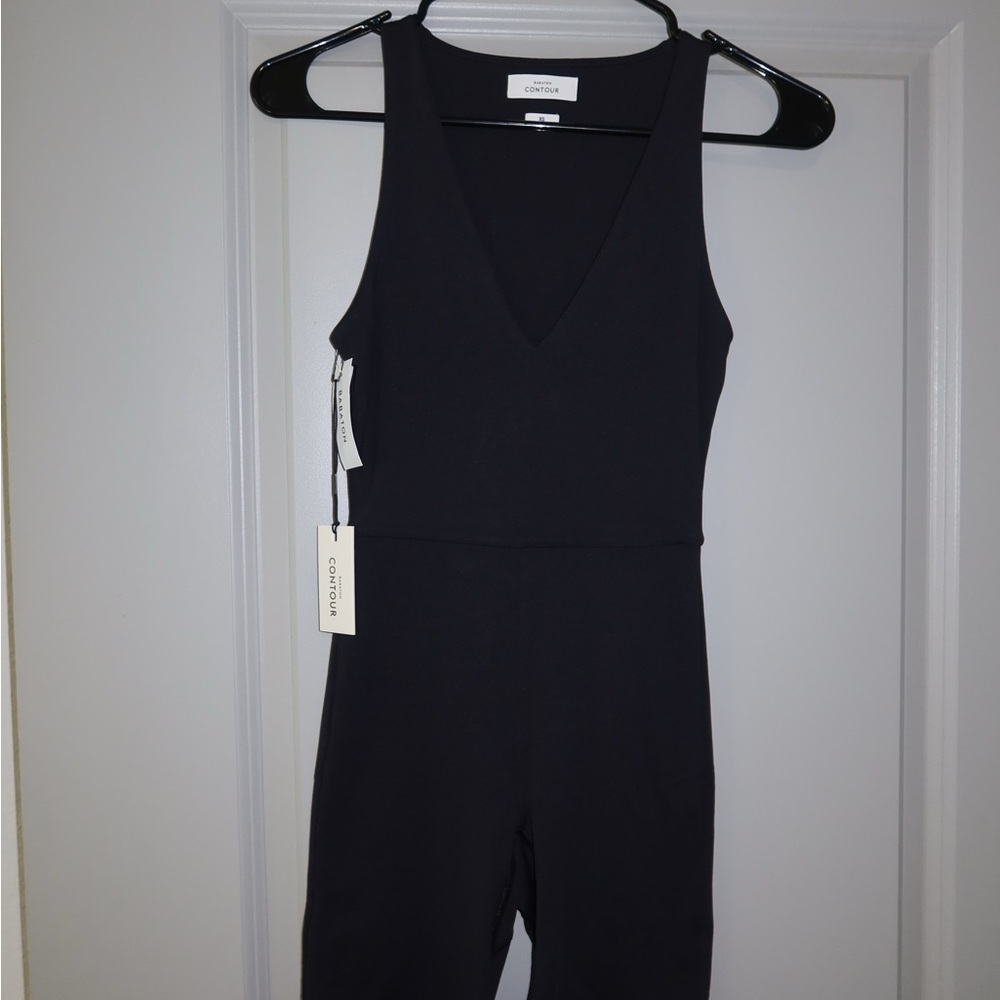 Aritzia Babaton Contour V-neck Romper